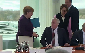 部長膽大包天竟拒絕握手 梅克爾相視一笑 原來........