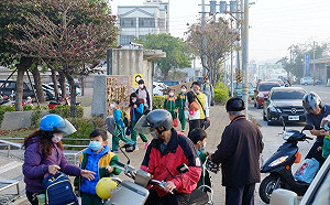 武漢肺炎》苗栗苑裡國小畢旅今如期舉辦  家長憂「延後風險高」