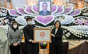 出席許虞哲追思會 蔡英文臉書感謝緬懷稅改推手