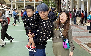 驚！蔡阿嘎等紅燈遇襲  黑衣男持鋁棒毆打 孕妻驚嚇宮縮急送醫