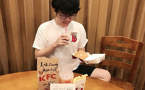 《英雄聯盟》Uzi 未登板 Betty：我會學習他說的