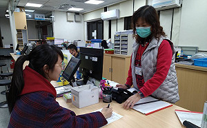 護理人員忙防疫沒空換照 桃市宣布可展延6個月