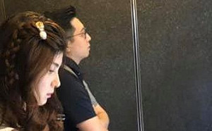 王浩宇PO照曝對方陣營委託　網笑稱：「政治不難，回摩鐵再談」