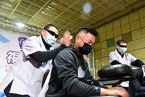 新北第24家視障按摩旗艦店開幕  侯友宜「抓龍」胡金龍