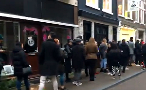 全球防疫爆恐慌購買潮  荷蘭紅燈區竟現「搶大麻人龍」