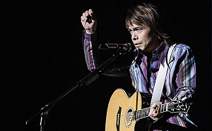 武漢肺炎》伍佰防疫宣導舊片被翻出　網友：連打噴嚏都帥！(影)