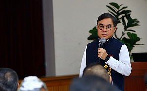 中市都發局長兒子初檢陰性  臉書真情告白 : 家人間的愛，無敵