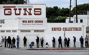 美國疫情延燒   全美各地出現瘋買「槍支」風潮