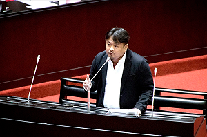 總質詢初登板！洪申翰盼改進台灣氣候變遷政策