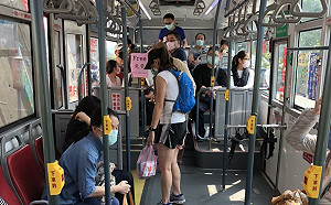 台北市掃墓公車連續行駛8假日 今首日載運5萬人