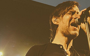 武漢肺炎》英國天團電台司令吉他手疑確診 「不接受檢測」原因曝光