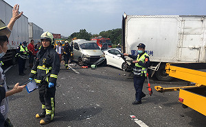 國3北上38K7車追撞1命危2輕傷 4線車道一度封閉
