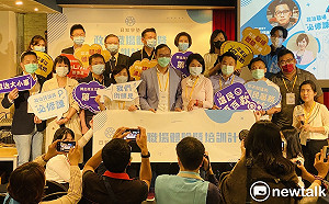 徐巧芯推培育青年人才 柯志恩請命讓不分區60歲以上也上課