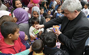 疫情肆虐教廷急募食材  台駐教廷使館贈鮪魚罐頭