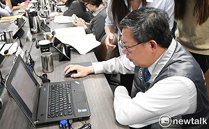 親自示範實名制2.0網路預購 鄭文燦：上線很順利