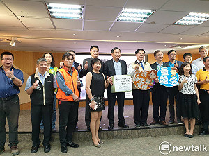 王定宇牽線  企業捐兩部紅外線熱影像體溫快篩計助防疫