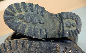 研究指新冠病毒可藏鞋底5天 專家建議最好把鞋放屋外