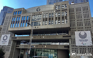 公文黏黏的就他害的? 兩公務員把政府大樓辦公室當砲房遭停職3個月