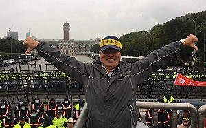 不會上網？李來希掃墓完買嘸口罩怒嗆：我又白跑一趟