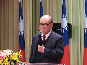 郝柏村爭議事件簿》郝柏村任內閣遭批「軍人干政」！ 被迫退黨參選副總統失利