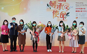 中市府表揚績優社工  獲獎者親友上臉書獻祝福