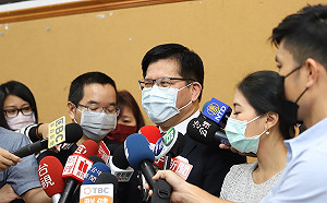 觀光局兩官員各記一大過處分！林佳龍：波及5歲小孩令人心痛