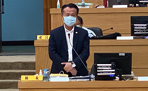 (影)武漢肺炎》防疫期間嘉義縣長夫人與縣府秘書赴歐挨轟