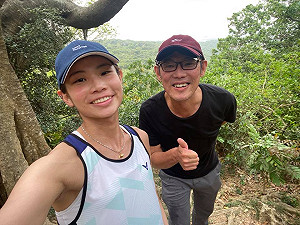 戴資穎結束14天居家檢疫超開心！出關與老爸爬山