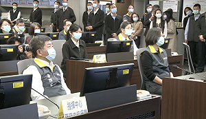 視察疫情指揮中心 蔡英文：有時會怕接到陳時中電話