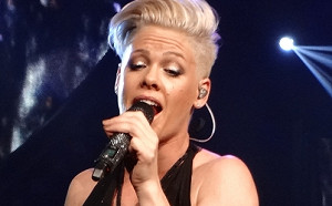 自曝確診 紅粉佳人痛批美國篩檢工作：根本鬧劇