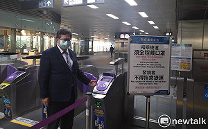 視察機捷旅客戴口罩情況  鄭文燦：無人違規