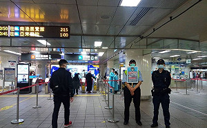 戴口罩搭捷運政策上路首日 北捷拒載900人