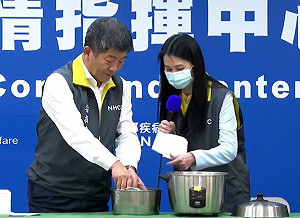 武漢肺炎》電鍋蒸口罩可行！食藥署長：可維持99%細菌過濾效率