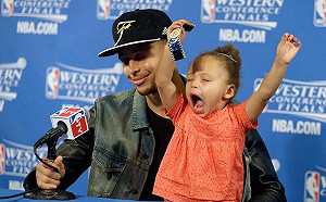 NBA／沒有當助教的天分？柯瑞自爆女兒只給自己打三星(影)