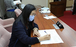 6歲以下兒童將能進投票所  綠委讚：年輕爸媽心聲