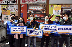 安心消費！中市經發局赴電子遊戲場宣導防疫