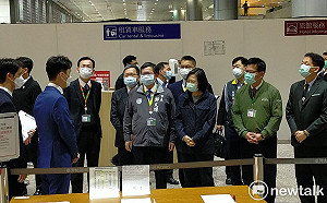肺炎疫情重創旅遊產業 蔡英文視察桃機防疫作為