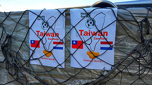 (影)台灣真好!  荷稱我國「疫情威脅下的真情」 英駐台辦事處也「拍手」感謝