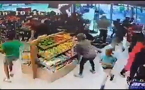 活生生的種族歧視!  武漢肺炎延燒非洲  外國人竟遭當地人丟石頭追打