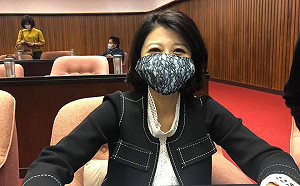 林楚茵口罩爆光引熱議 王定宇：巴基斯坦買的？