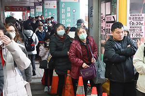 為何口罩夠排隊隊伍還超長？網民一面倒揭真相：現省21塊