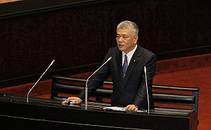 花籃遭譏多如「花博」 世曦新任董事長施義芳：虛心接受指教