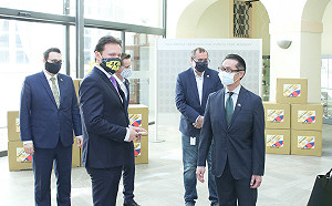 捷克高調收台灣口罩  議長臉書雙手合十大秀Tchaj-wanu