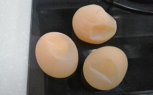 岳母送「軟殼雞蛋」能吃嗎？網喊珍貴：2000隻雞只產5顆