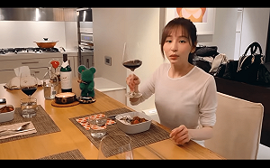 (影)王心凌親教拿手私房菜 罕見曝光超時尚豪宅