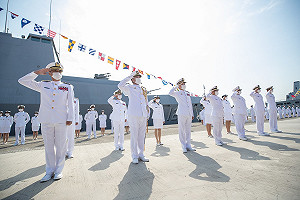 敦睦艦隊3確診 國防部：即日起全軍全天戴口罩