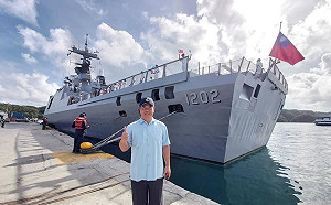 (影)說謊？海軍帛琉行未戴口罩 官兵與正咩近距離拉手跳舞