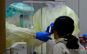 防堵敦睦艦隊疫情陸上飄　前線採檢檢驗徹夜忙翻