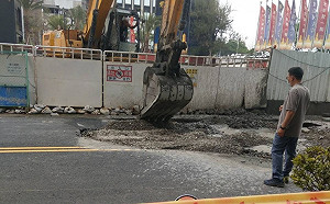 建設公司出包釀高雄「天坑」 工務局：做完相關措施才可復工