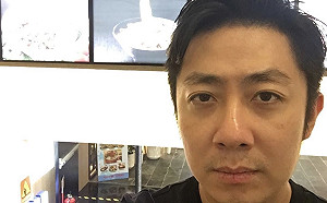 慘遭疫情衝擊業績暴跌5成！艾成化身外送員救餐廳